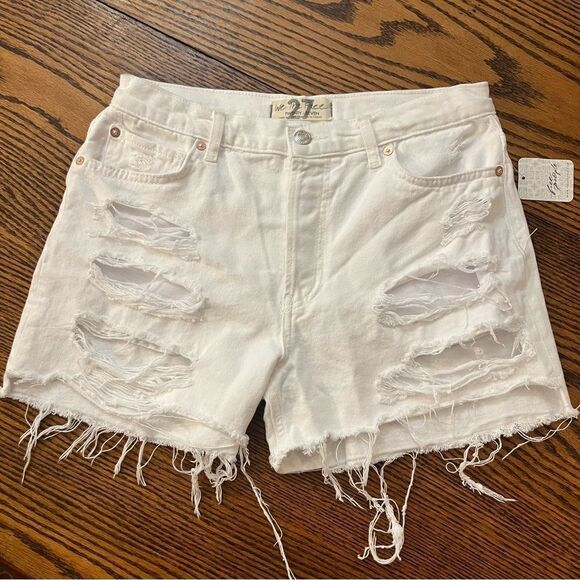 We the Free Maggie Mid-Rise Jean Shorts Optic White Size 27 Destroyed Distressed - Picture 3 of 11